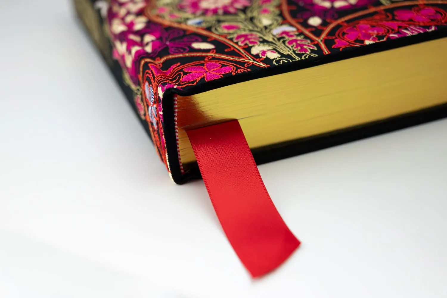 Traditional Palestinian Costume, photograph 14 of the printed book